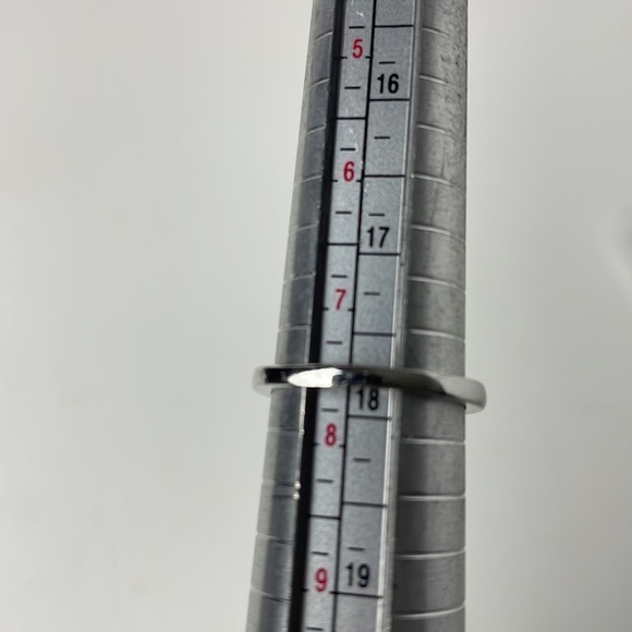 Solitaire Large Size Crystal & Small Crystals On Sides set in Sterling - Picture 16 of 16